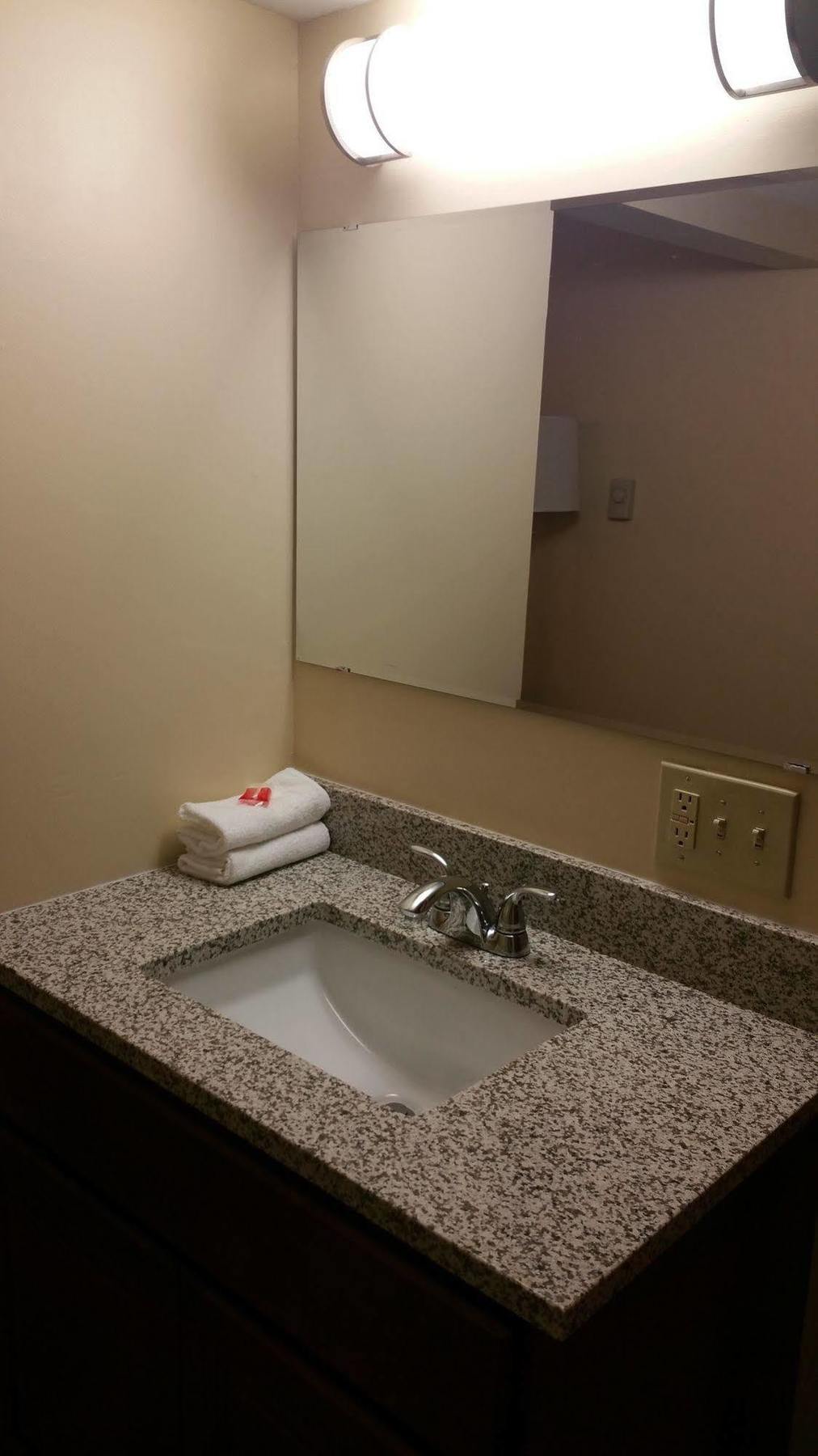 Dartmouth Motor Inn מראה חיצוני תמונה